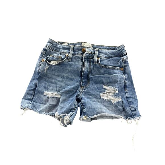 Universal Threads Medium Wash Blue Distressed Denim jean Shorts Size 2/26 - Picture 2 of 8